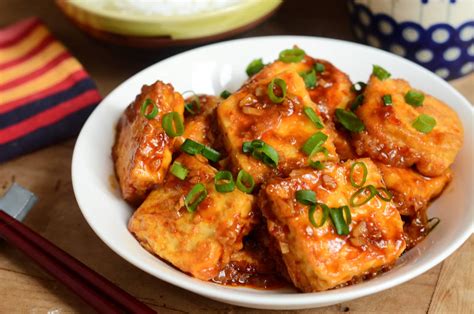   Le Tofu Braisé à la Sauce Piquante : Un Délice Fumé qui Éveille les Papilles !